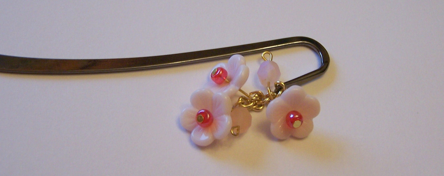 pink flower beaded handmade bookmark, sweet heart flowers, pink