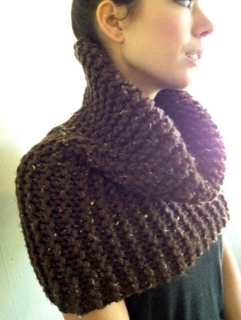 Soft chunky unisex cowl