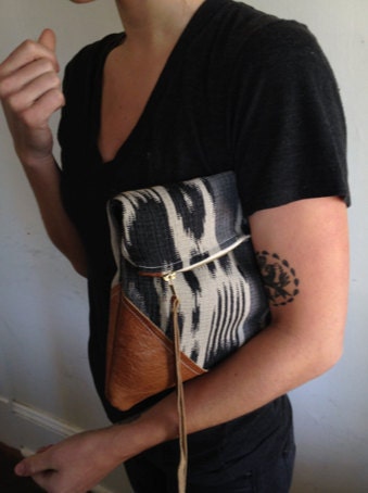 T R A V E L collection Leather and cotton clutch, cream color