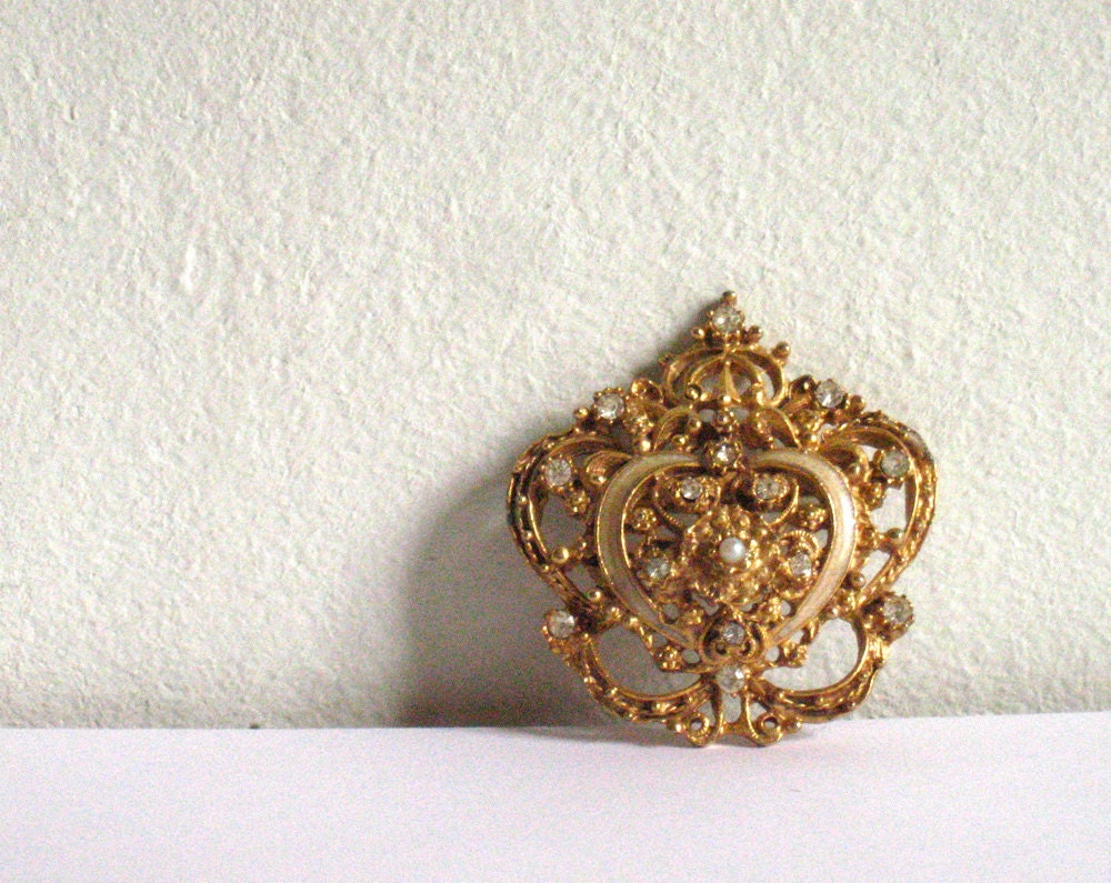 vintage gem studded brooch