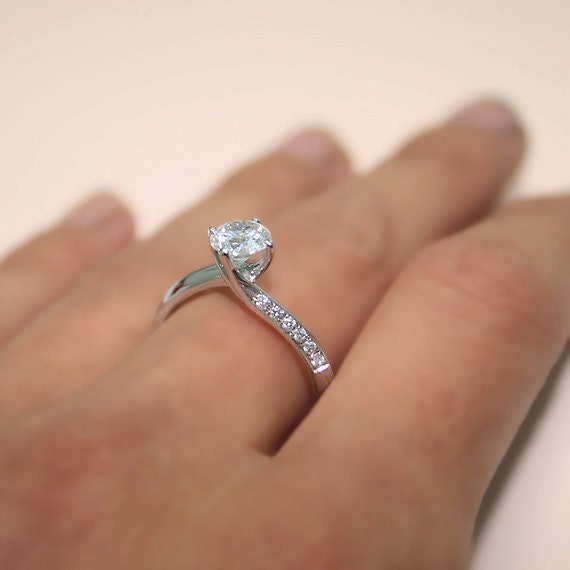 0.55 carats Round Cut Diamond Engagement Ring 14k White Gold