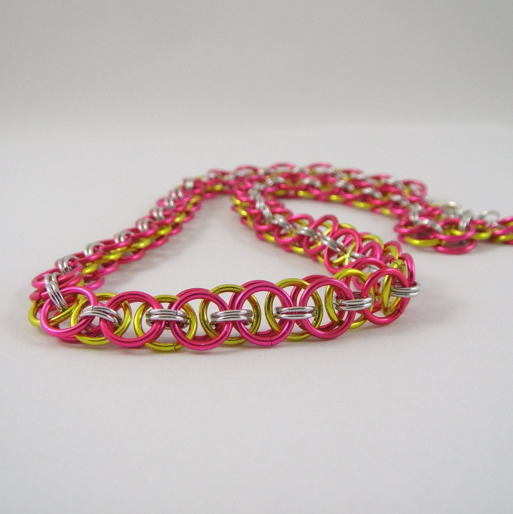 Chainmaille Necklace Helm Parallel Weave Pink Yellow chainmail