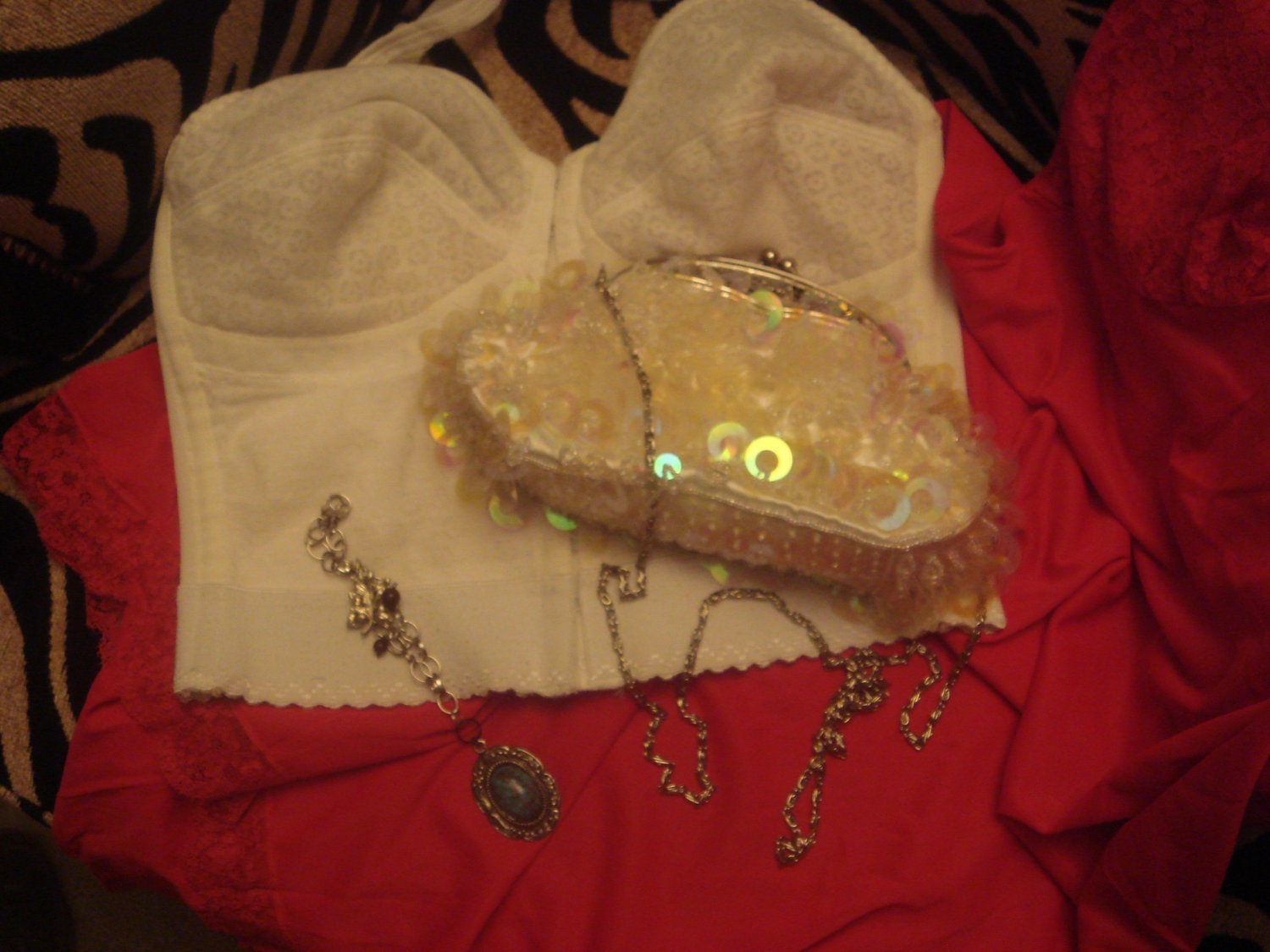 Rare Flapper Girl purse glittery sequins Kiss lock snap closure Vintage Evening Cocktail Bag Purse silver Art Deco Long Chain