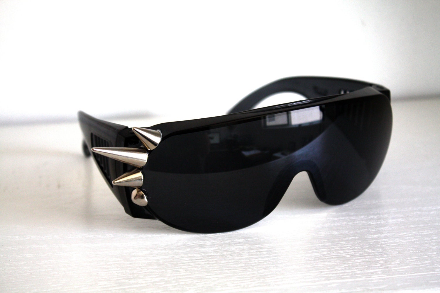 Asymmetrical Spiked Sunglasses
