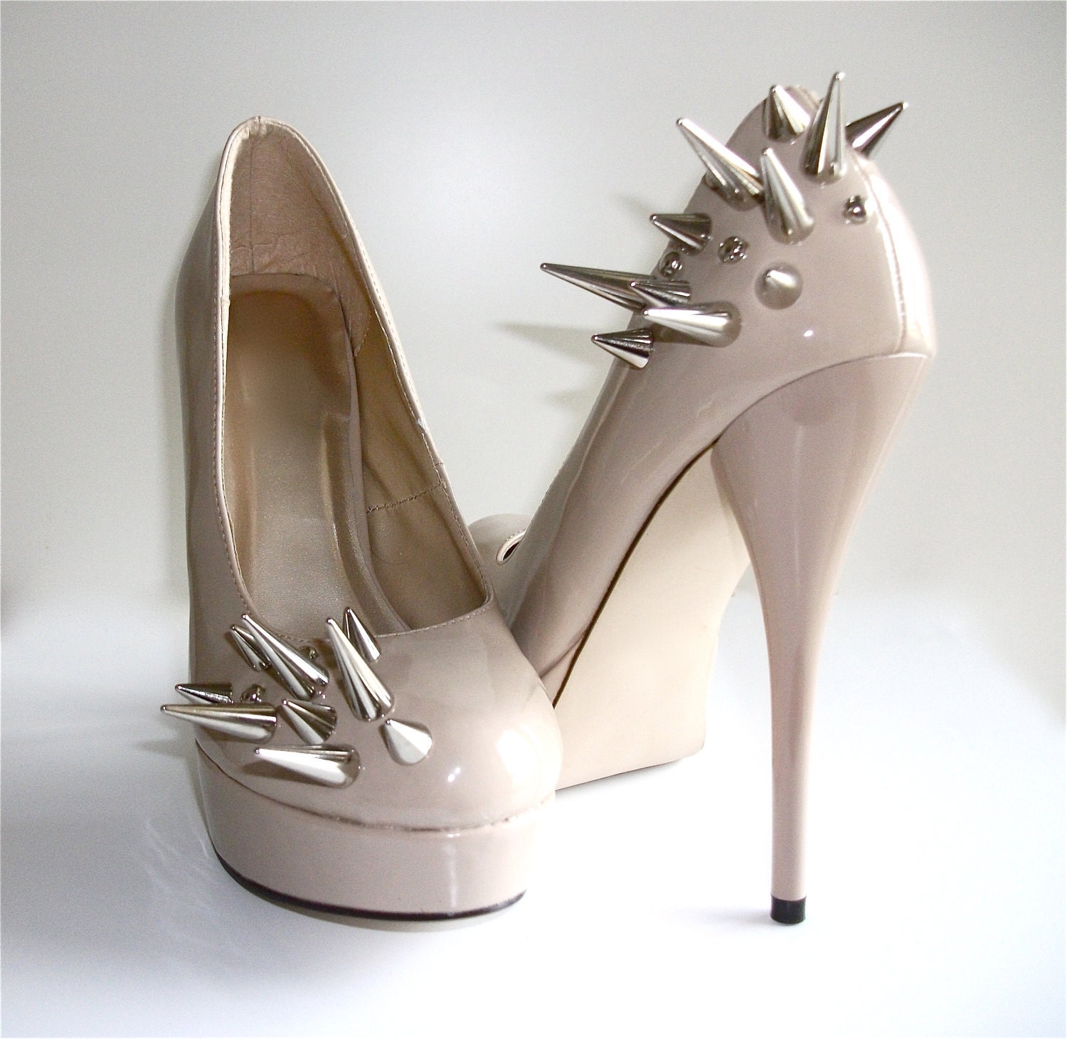 Asymmetrical Spiked Patent Leather Pumps - Nude