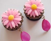 1 inch 25mm Daisy Maisy Neon Pink Acrylic Dangly Plugs for Stretched Ears Prom Formal Wedding