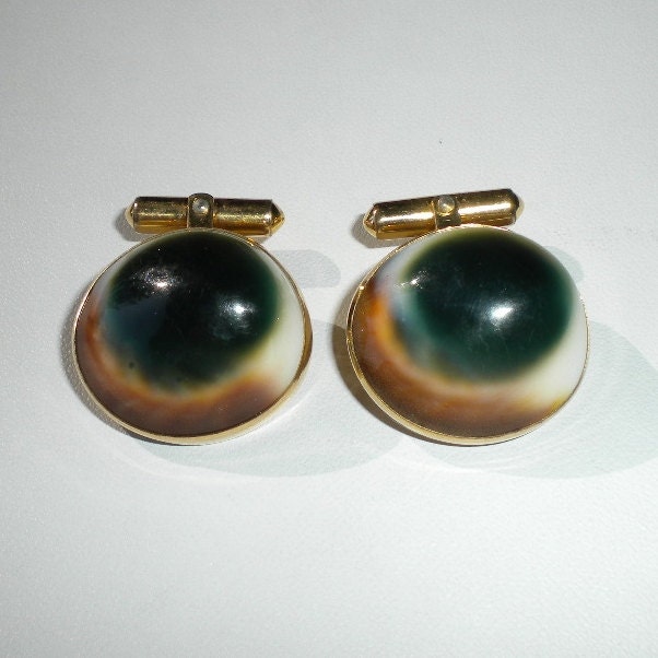 Vintage Shiva's Eye Shell and Gold Cufflinks