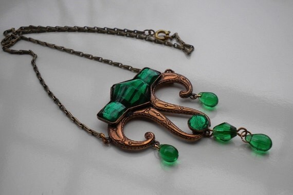 Reserved for Thunkinduncan1920's Art Deco Vauxhall Green Glass Necklace