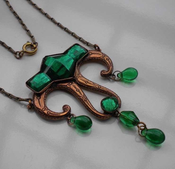 Reserved for Thunkinduncan1920's Art Deco Vauxhall Green Glass Necklace