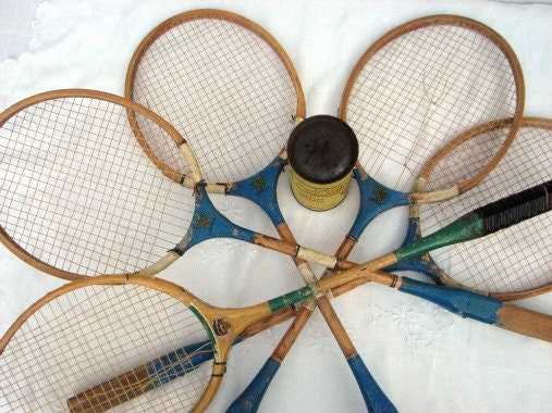 Vintage Badminton Racquets Wooden Set of 5, Shuttlecocks in Can 3