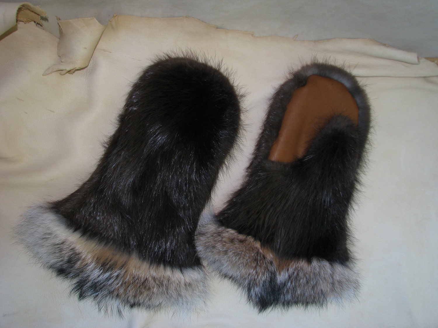 Beaver Fur Coyote Trim Gauntlet Mittens