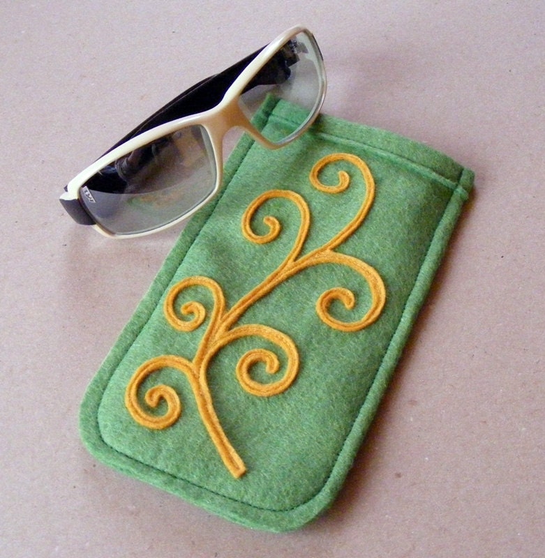 Eyeglass case tendril wool felt green yellow OOak - LenteJulcsi