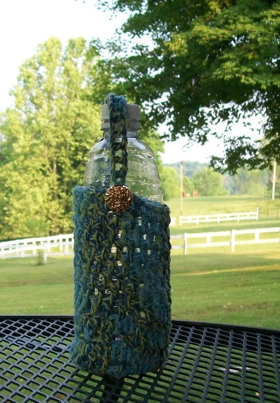 Waterbottle Cozy with short strap and button - meddywv