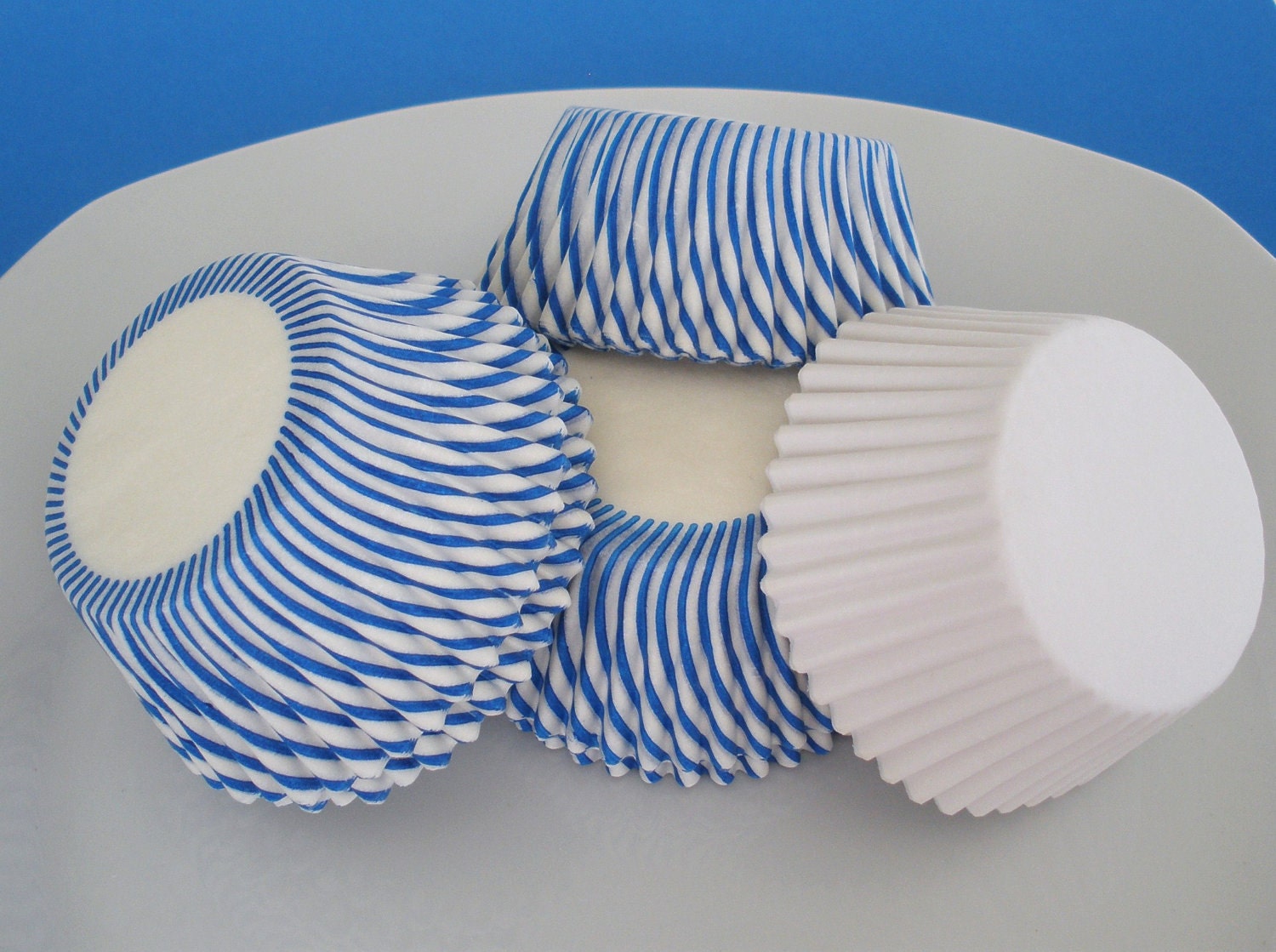 80 CupCake Liners....BLUE SWIRL.....40 Ct......with 40 "FREE" Solid White Liners, Standard Size