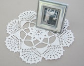 Doily // Crocheted Applique // Cream // Gift for the home // Cottage Decor // Shabby Chic // Wall Decor