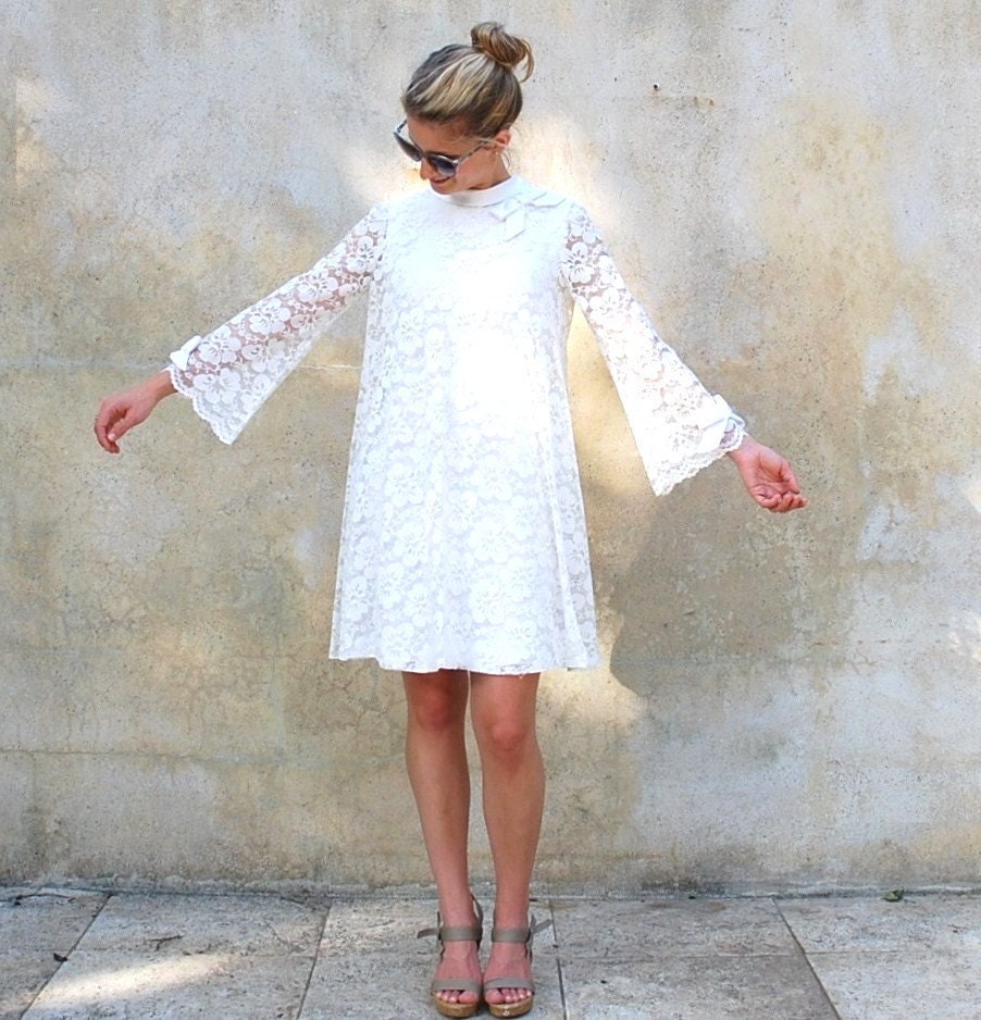 Vintage mod white lace dress - 1960s Twiggy cocktail dress - 60s retro tent mini dress- medium