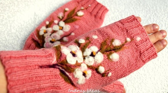 Pink fingerless gloves with felted flower.