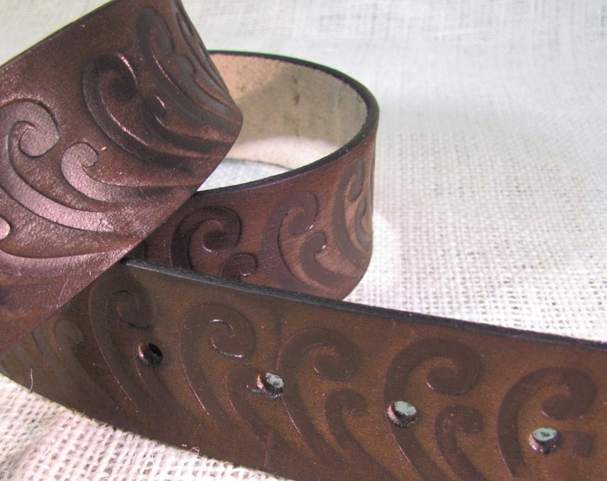 Leather belt - Vintage Aged Leather belt - embossed waves snap belt