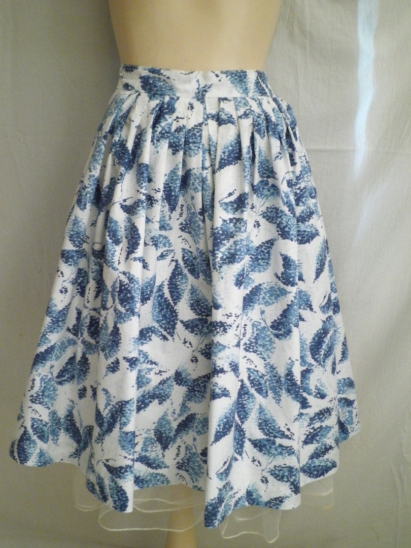 1950s Vintage Cotton Circle Skirt Painterly Leaf Print small 24 waist