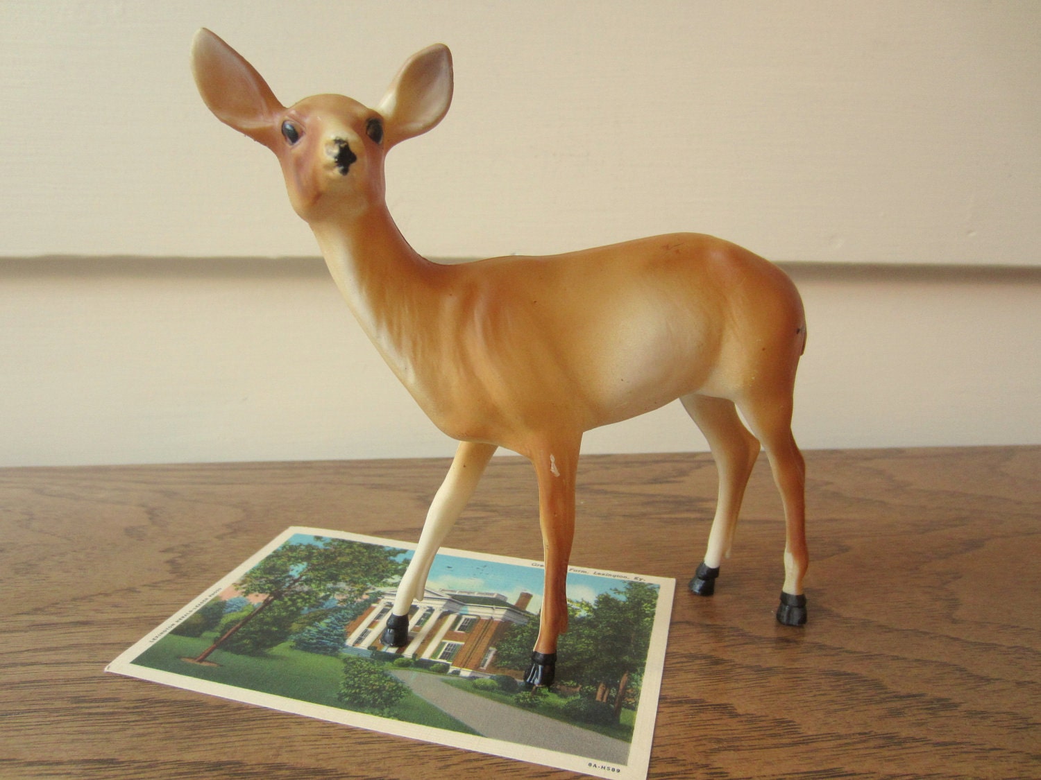 Cake topper.  Vintage plastic deer. - ModelVintage