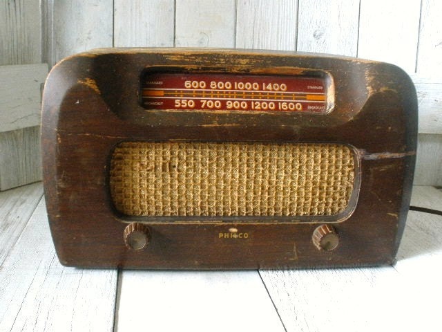 Vintage table radio Philco 1946