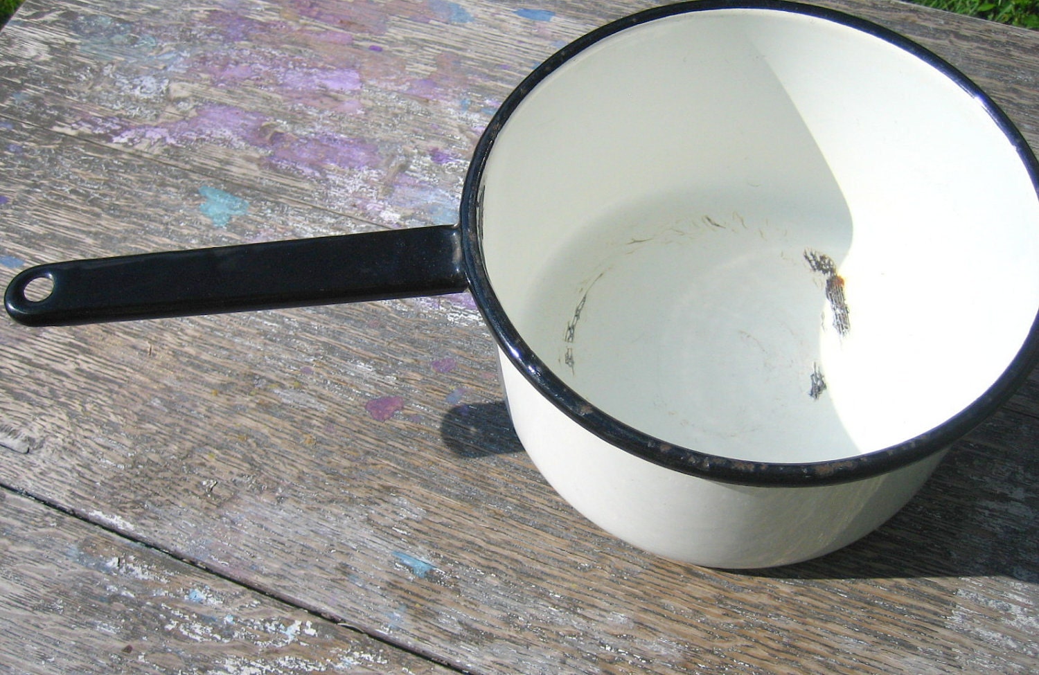 Enamelware Cooking Pot Distressted White and Black