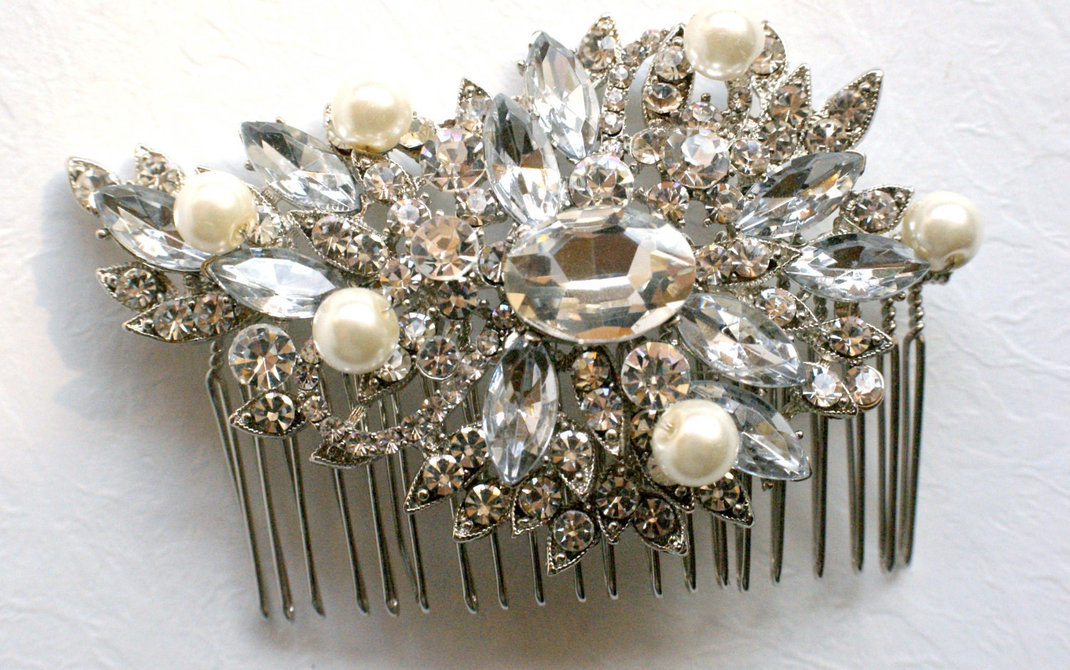Crystal & pearl wedding hair comb. Bridal floral pearl comb. Wedding jewelry. Bridal hair piece