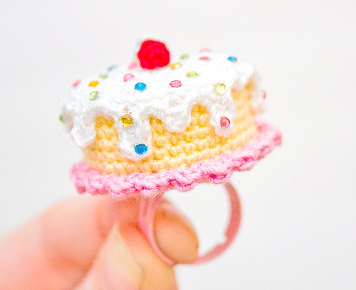 Mini Crochet Cake Ring - rainbow sprinkles