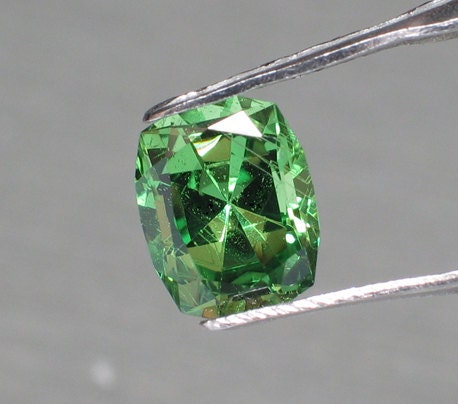 Cushion 0.95 ct Tsavorite SI1- Green Garnet - Master Cut by Stephen Kotlowski - Uniquely K Brilliant Cushion