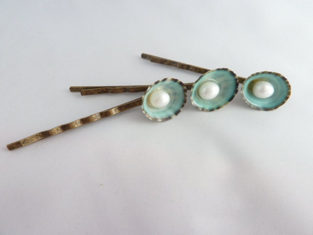 Shell bobby pin set: green limpet and white freshwater pearl, shell hair pin, beach wedding