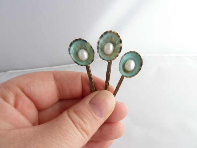 Shell bobby pin set: green limpet and white freshwater pearl, shell hair pin, beach wedding