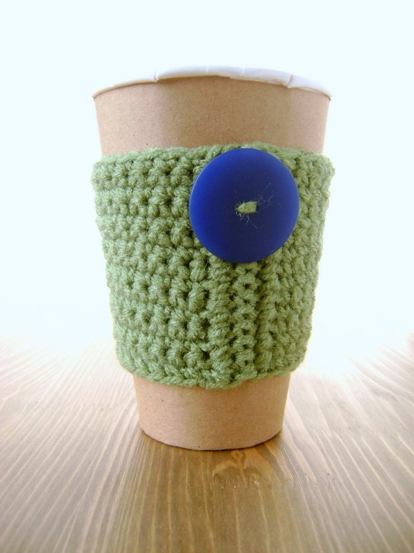 Green coffee cozy with big blue button by The Cozy Project