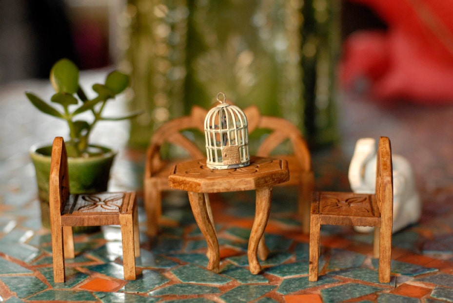 Lovely little set of table, bench and chairs