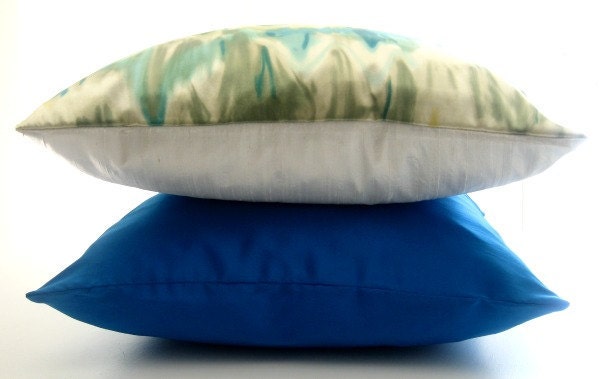 Silk ikat decorative pillow cover .Flamestich.Zigzag Waves. Green, Yellow And Turquoise