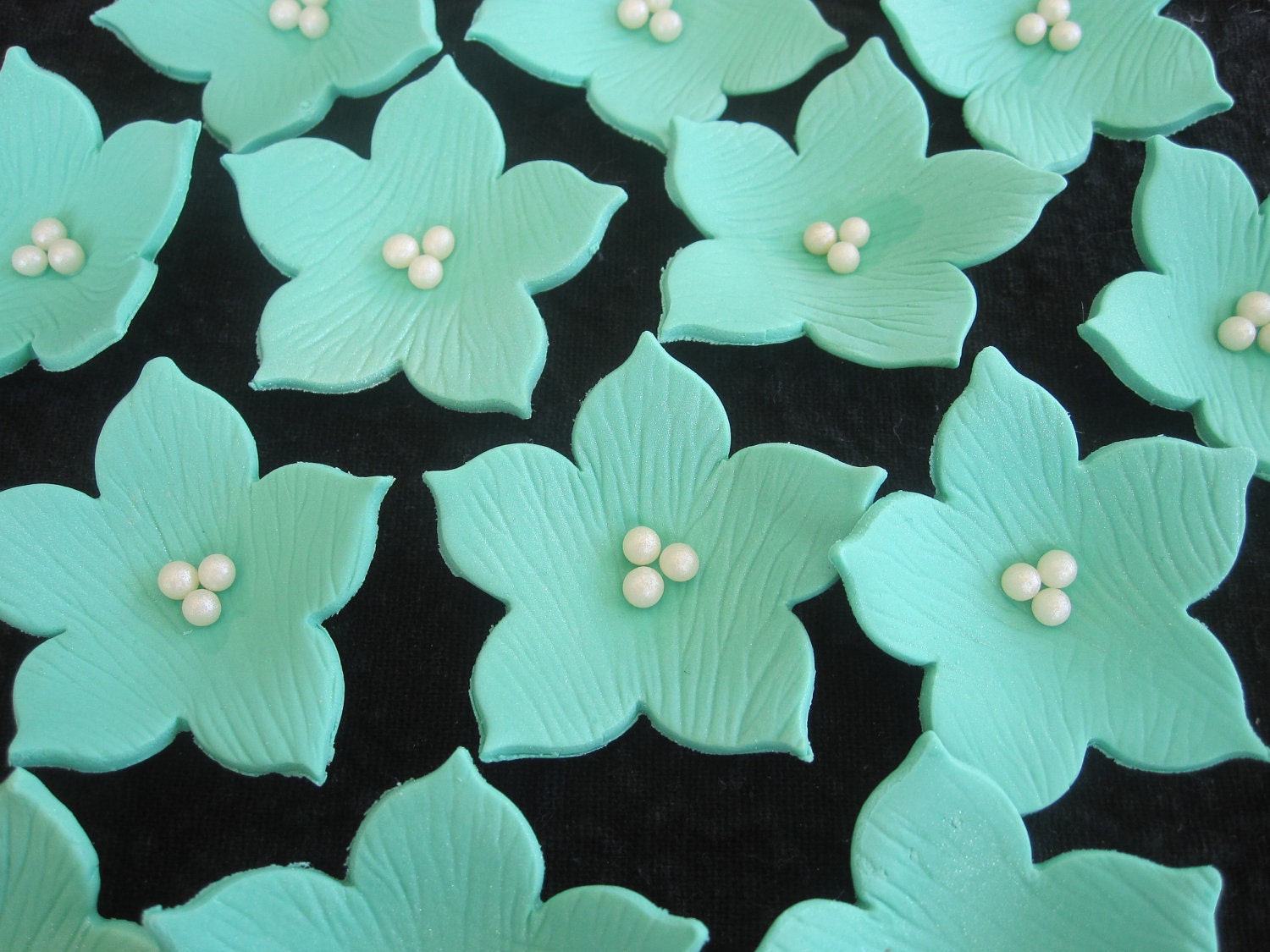 NEW with PEARL Tiffany Blue with Pearls Turquoise 3D Stephanotis Flowers 100% edible cake and cupcake tpoppers
