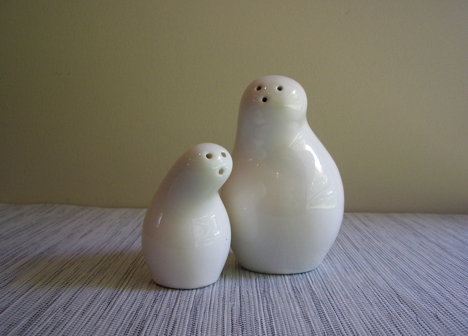 Eva Zeisel Shmoo Salt And Pepper Shakers - Mid Century Modern Red Wing Town And Country Line