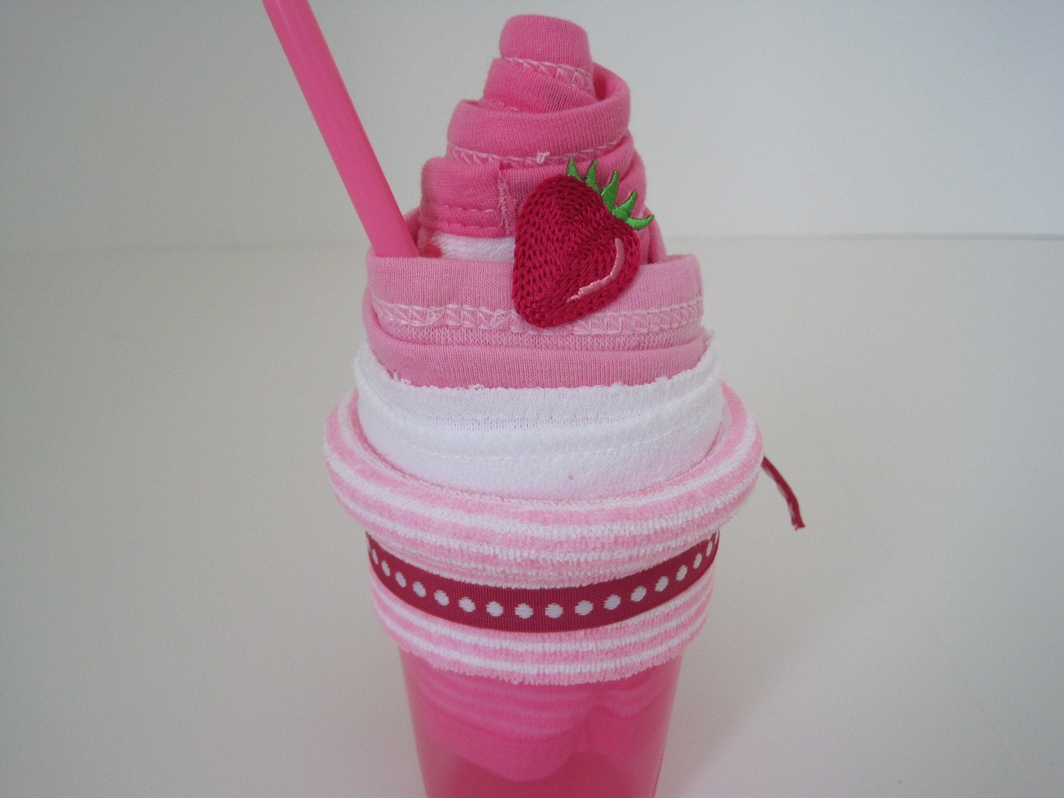 6 Piece Yummy Sippy Cup Sundae with Washcloths-Available in Boy,Girl, Neutral colors