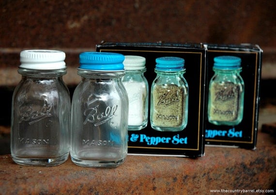CHRISTMAS DELIVERY - Vintage Ball Mason Jar Salt and Pepper Shakers Set in Original 1970's Box - Set of 2