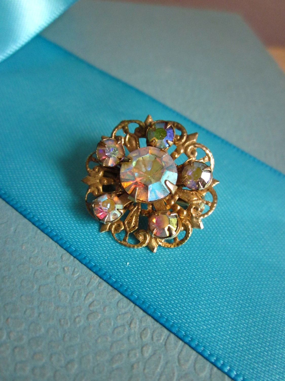 Vintage irridescent rhinestone filigreed pin