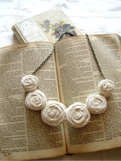 Linen Posie Necklace