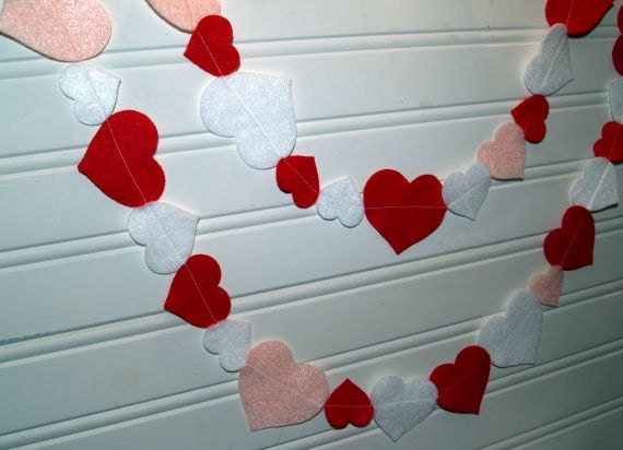 Valentine Heart Garland in Red Pink and White Felt Il_170x135