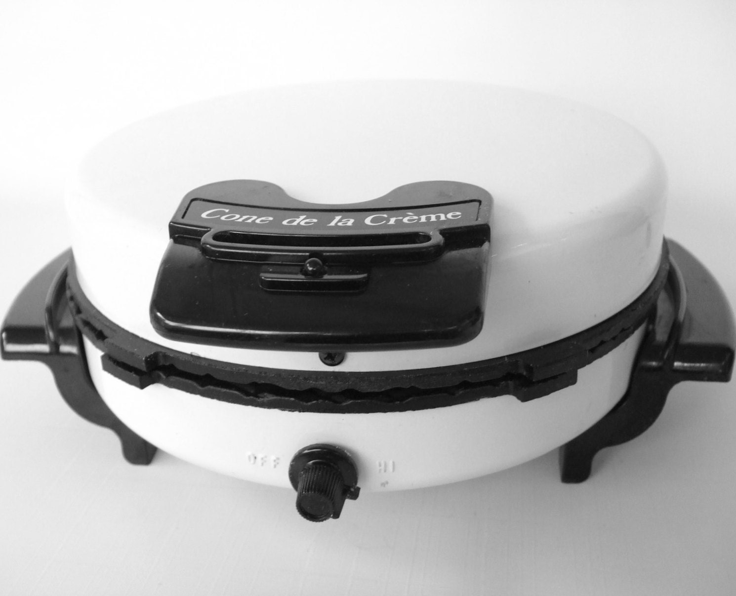 Munsey Waffle Cone Maker - Ice Cream "Cone de la Creme"