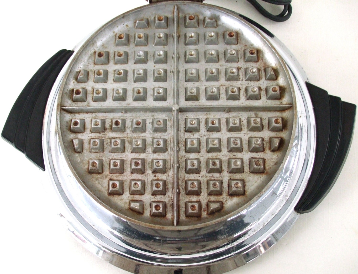 Vintage Waffle Iron Round