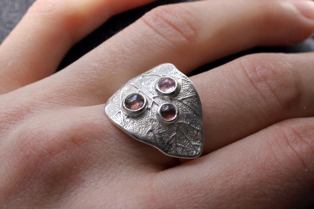 SALE // Sterling silver leaf ring and spinel dew