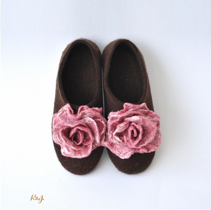 Felted slippers from softest merino wool with pair felted roses brooches - RitaJFelt