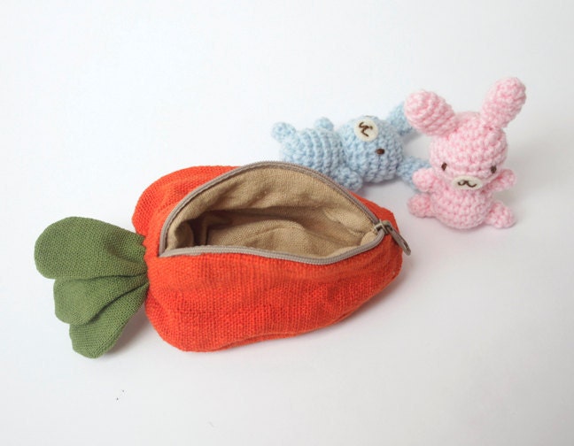 Two Small Crochet Amigurumi Bunny Rabbit in Orange Carrot Purse/Zipper Pouch Gift Set / Stuffed Toys - MADE TO ORDER, Choose your own color