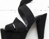 Vintage 70s does 40s Pin Up Burlesque shoes sandals high heel platform strappy . Black suede leather . 4 7 6.5 37