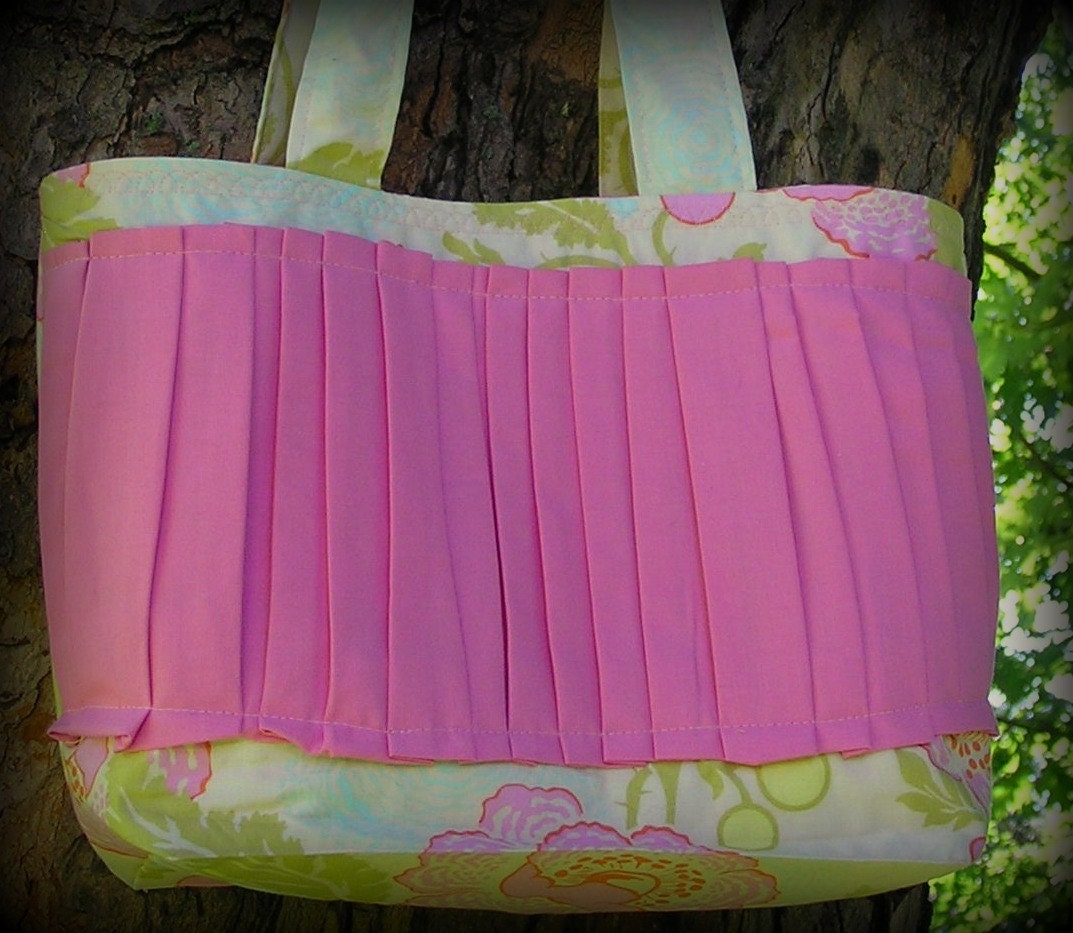 Ruffled Handbag Tote, pink damask