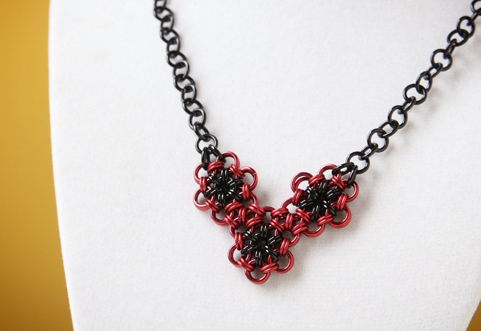 Chainmaille necklace flower posy - red and black - chainmaille choker for women
