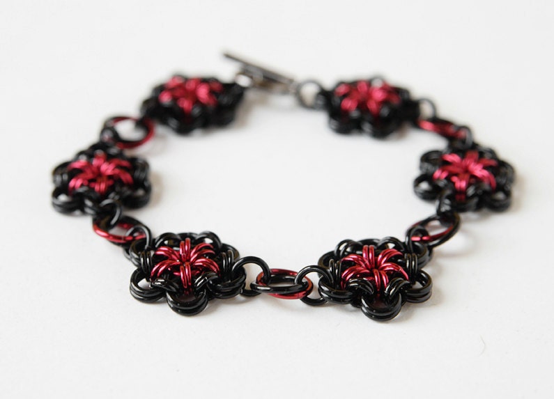 Chainmaille bracelet flower black and red posy chainmail for women